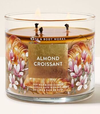 Парфумована свічка на 3 гноти Bath & Body Works Almond Croissant, 411 г