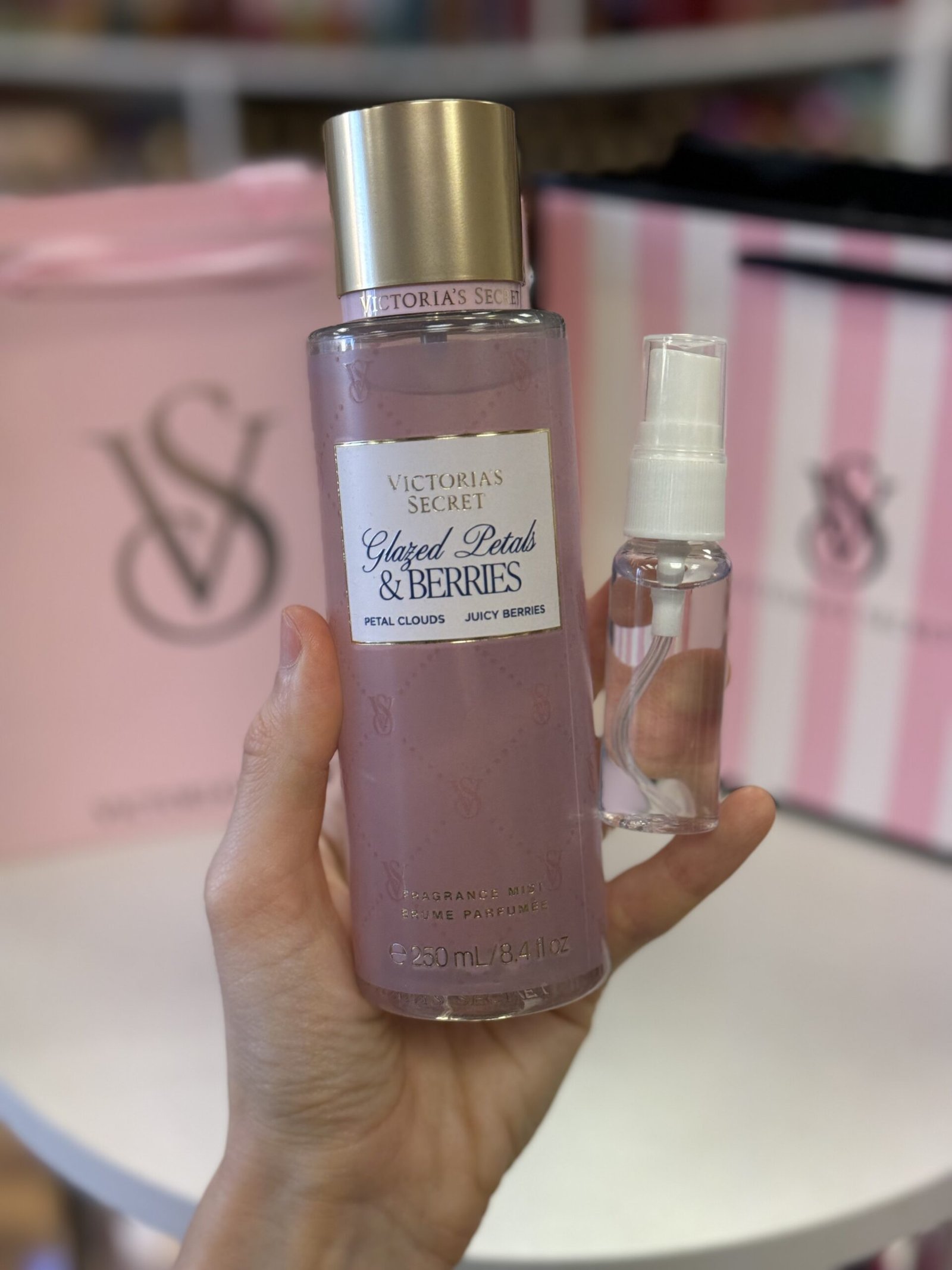 Парфумований спрей для тіла (розпив) Victoria's Secret Glazed Petals & Berries, 20 мл