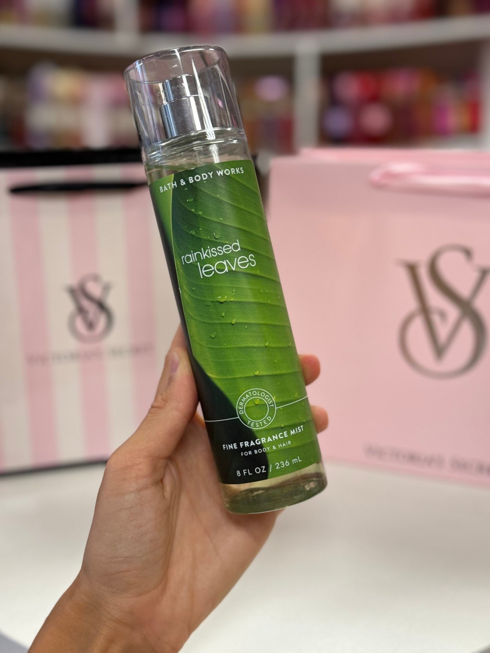 Парфумований спрей для тіла Bath & Body Works Rainkissed Leaves, 236 мл (Уцінка)